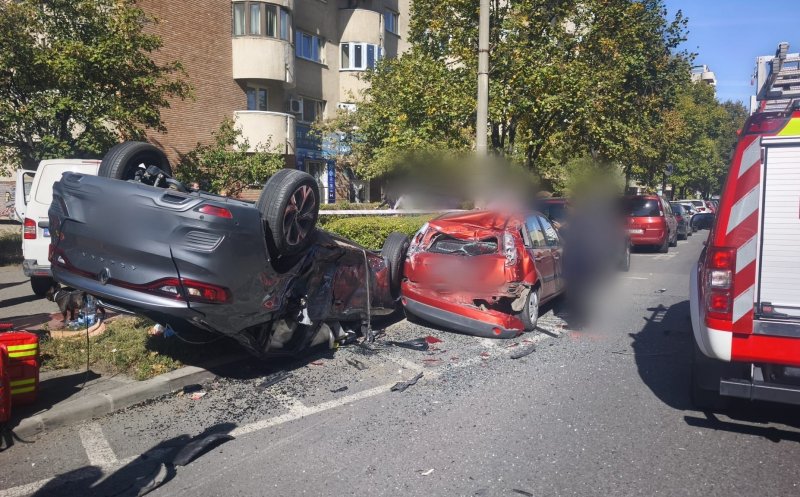 Read more about the article Accident grav în Cluj. O mașină s-a răsturnat, iar alte două s-au făcut praf în urma unui impact violent!
