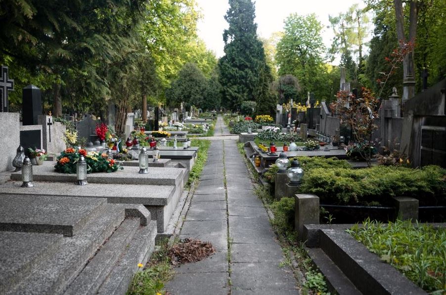 Read more about the article E tot mai scump să mori la Cluj: tarifele pentru săpatul gropilor și înhumare, majorate de Consiliul Local