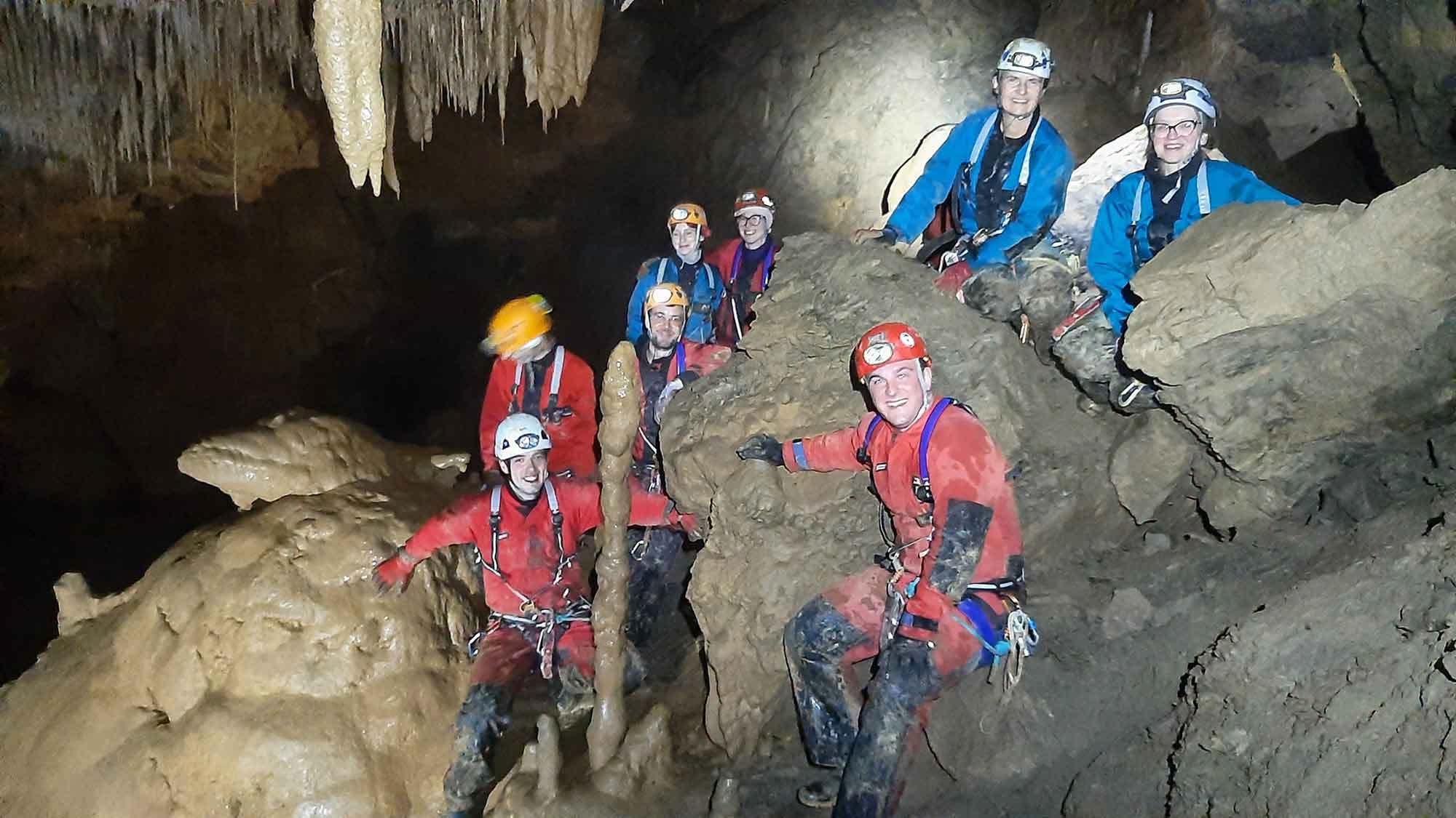 Read more about the article Clujul are salvatori de peșteră pregătiți la nivel european. Trei oameni, 30 de țări, o misiune extremă