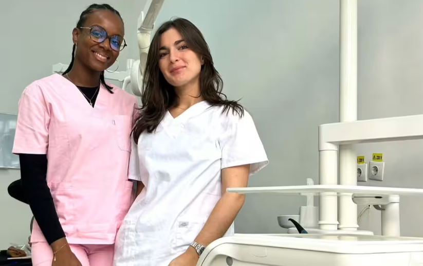 Read more about the article Două studente de la UMF Cluj oferă tratamente dentare GRATUITE sau la preț redus! Ce servicii sunt disponibile