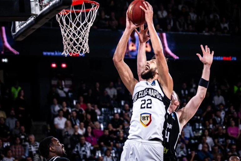 Read more about the article Seară tensionată în BT Arena: U-BT pierde cu London Lions. Mihai Silvășan a fost trimis în tribune