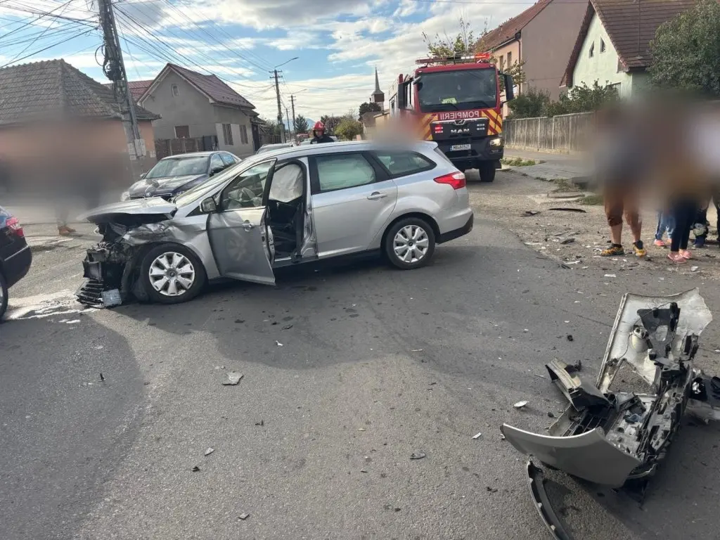 Read more about the article Accident Turda: doi șoferi de 18 ani, două persoane la spital