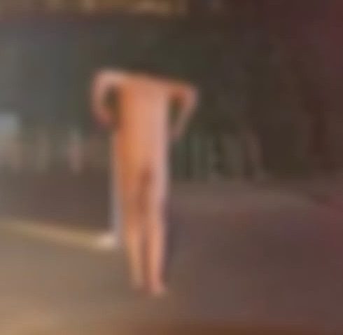 Read more about the article Bărbat dezbrăcat pe stradă în Cluj-Napoca, dus la psihiatrie