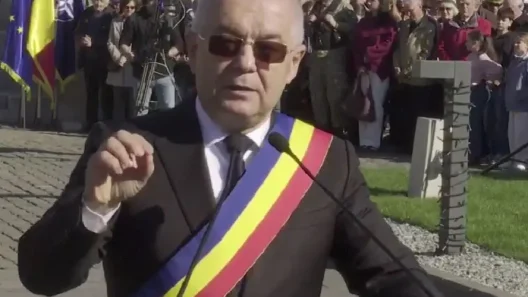 programul SAFE - Emil Boc, de Ziua Armatei: Parlamentul să nu compromită SAFE