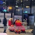incident medical Iulius Mall - Femeie prăbușită la intrarea în Iulius Mall Cluj