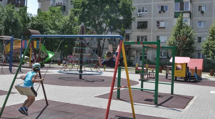 Read more about the article Risc de accidentare în Grigorescu! Părinții cer înlocuirea leagănelor nepotrivite pentru copiii mici