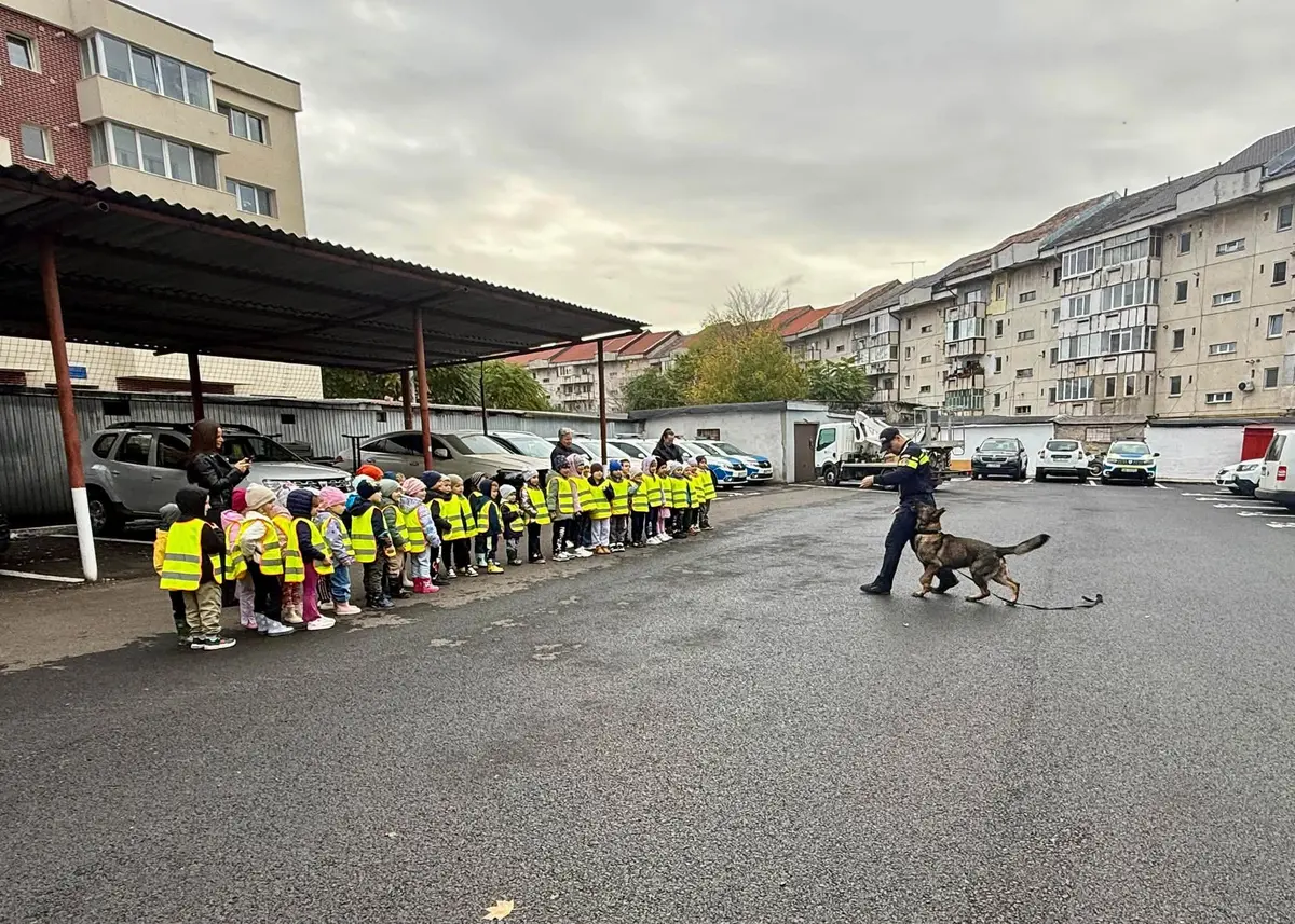 Poliția Turda, vizitată de peste 50 de preșcolari