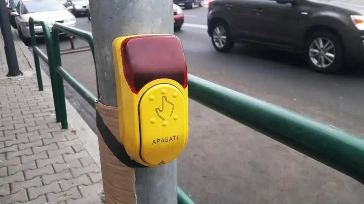Read more about the article „Copiii și bătrânii prind roșu la mijlocul trecerii”. Sesizare pentru semafoarele de pe strada Aurel Vlaicu