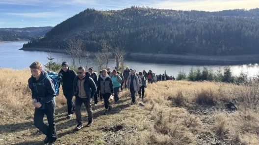 trasee noi Beliș - Trasee noi în Beliș: circa 200 de oameni, la primul tur Salvamont