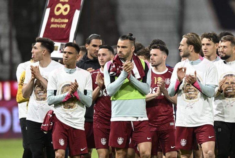 Fotbalistii ceferisti saluta spectatorii dupa meciul de fotbal dintre FC CFR 1907 Cluj si FC Arges, contand pentru Superliga Superbet Play-Off, desfasurat pe Stadionul Dr.Constantin Radulescu din Cluj-Napoca, vineri 22 mai 2026. © FOTO:Flaviu Buboi/SPORT PICTURES