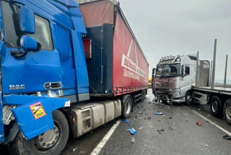 Accident cu 2 TIRuri