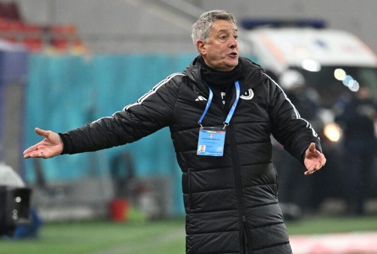 Cristiano Bergodi reacționează in meciul de fotbal dintre Dinamo Bucuresti si Universitatea Cluj, din cadrul Superligii Superbet, desfasurat pe Arena Nationala din Bucuresti, duminica 18 ianuarie 2026. © FOTO:Razvan Pasarica/SPORT PICTURES