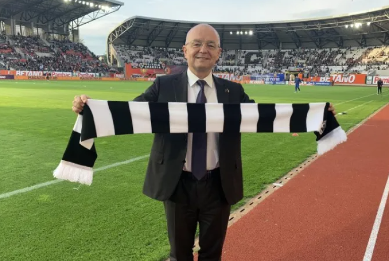 Emil Boc cu fularul U Cluj
