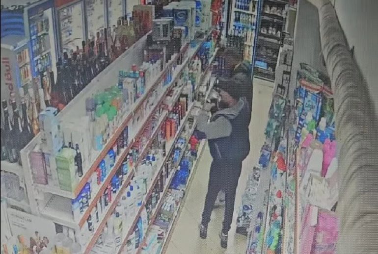 Hoti cu tupeu