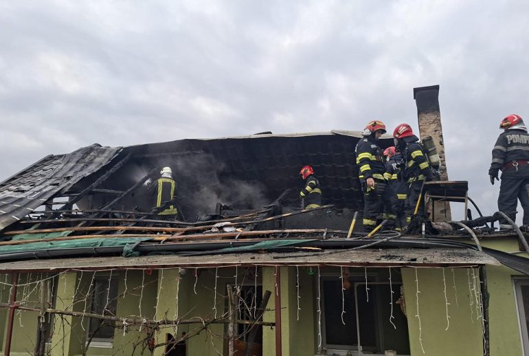 Incendiu casa Dabaca Pompieri ISU Cluj