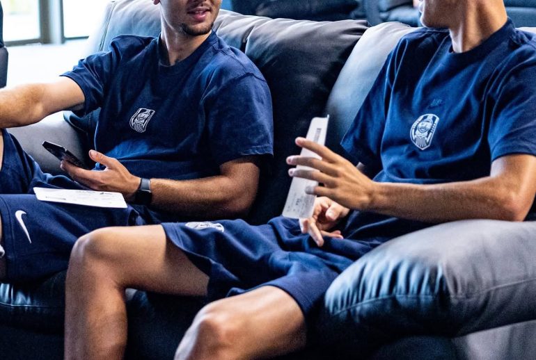 Jucatori CFR Cluj la aeroport meci PAKSI-4