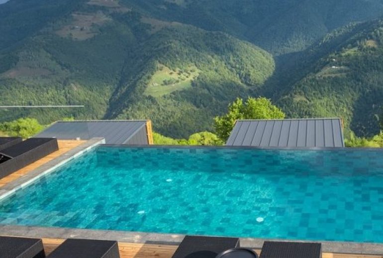Piscina munte Maguri Racatau