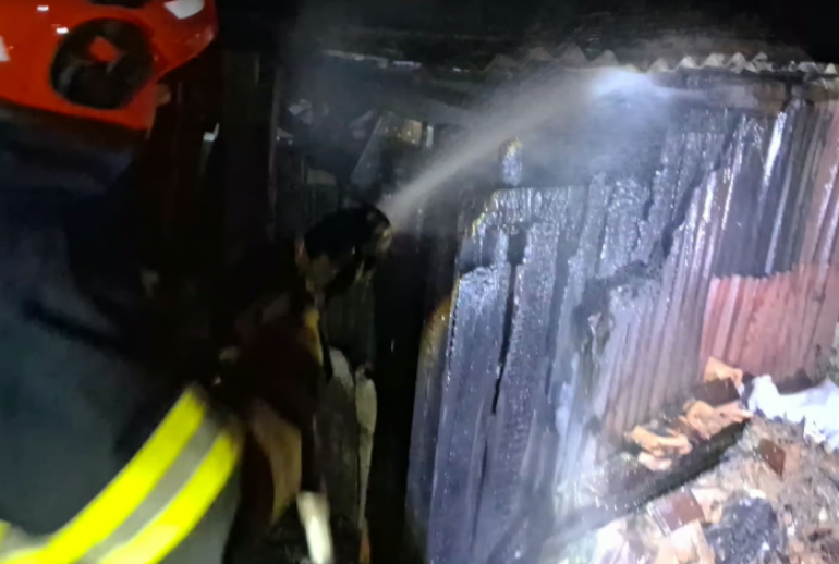 Pompieri incendiu