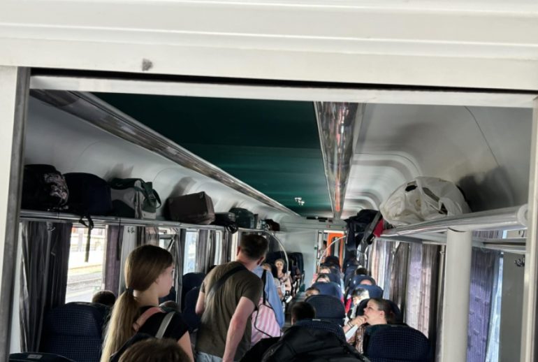 Tren spre mare conditii proaste
