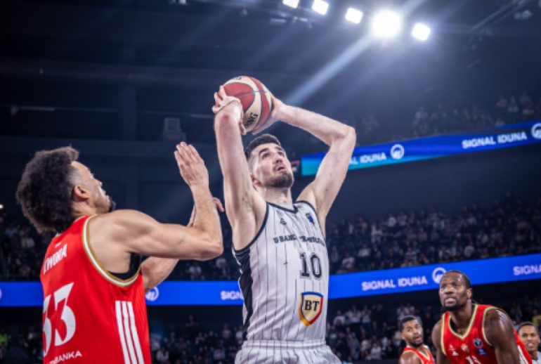 U-BT vs Steaua Rosie Belgrad
