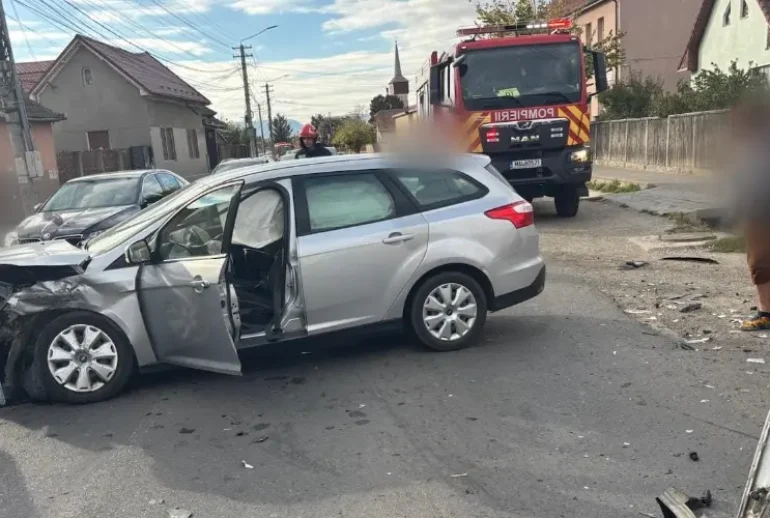 Accident Turda: două mașini implicate lângă strada Margaretelor