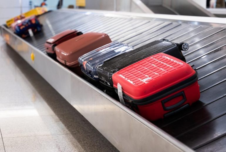 ce-trebuie-sa-faca-pasagerii-daca-bagajele-le-au-fost-distruse-sau-pierdute-in-aeroport-recomandarile-anpc-942308
