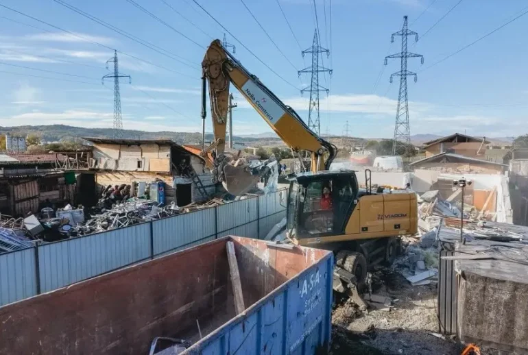 construcții ilegale Florești - Demolări Florești: construcții ilegale desființate în Colonia de sub Deal