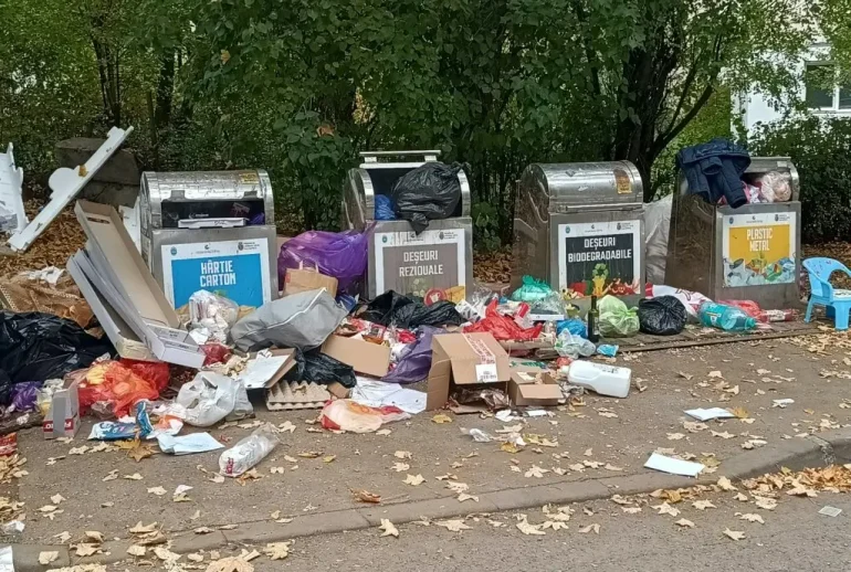 gunoaie Mănăștur - Gunoaie în Mănăștur: deșeurile s-au adunat lângă containere