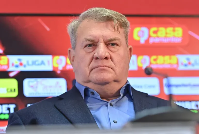 https___www.prosport.ro__wp-content_uploads_2025_11_CFR-Cluj-la-un-pas-sa-se-dezintegreze-Iuliu-Muresan-a-amenintat-ca-demisioneaza-dupa-ce-restantele-financiare-nu-ar-fi-fost-platite-de-Varga-scaled