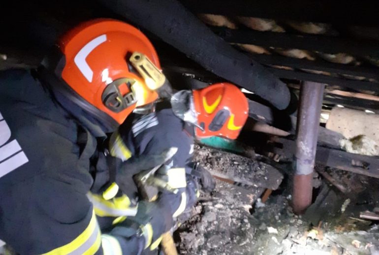 incendiu cos fum