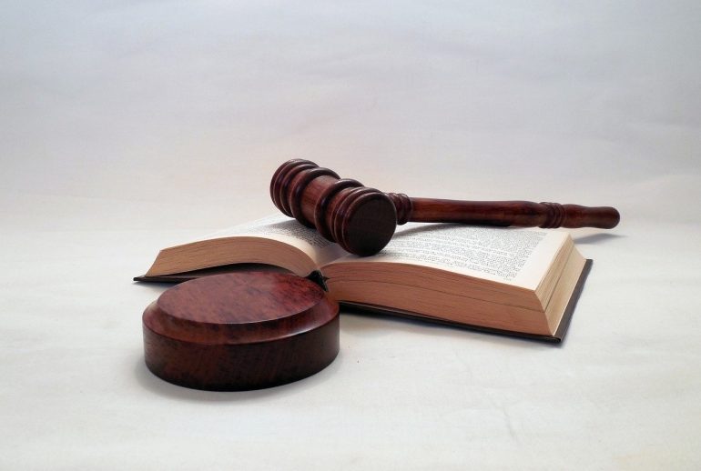 justitie-ciocan-instantajpg